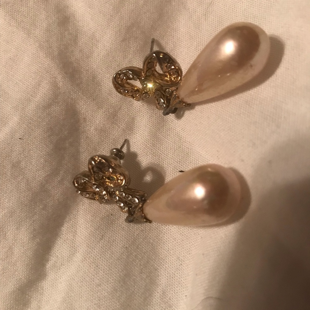 Vintage pearl and bow earrings 1989’s estate jewelry